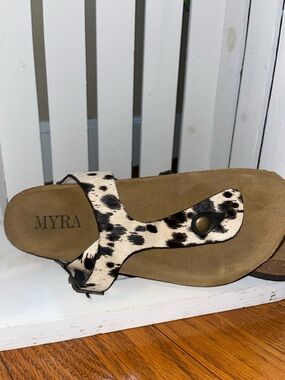 MYRA Sandal in Black & White